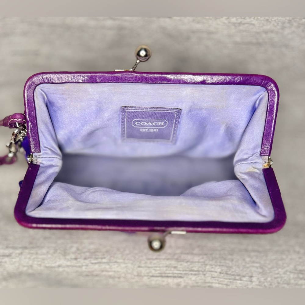 Coach & Swarovski Crystal Hangtag - Purple & White Scarf Print Kisslock Wristlet - Picture 12 of 14